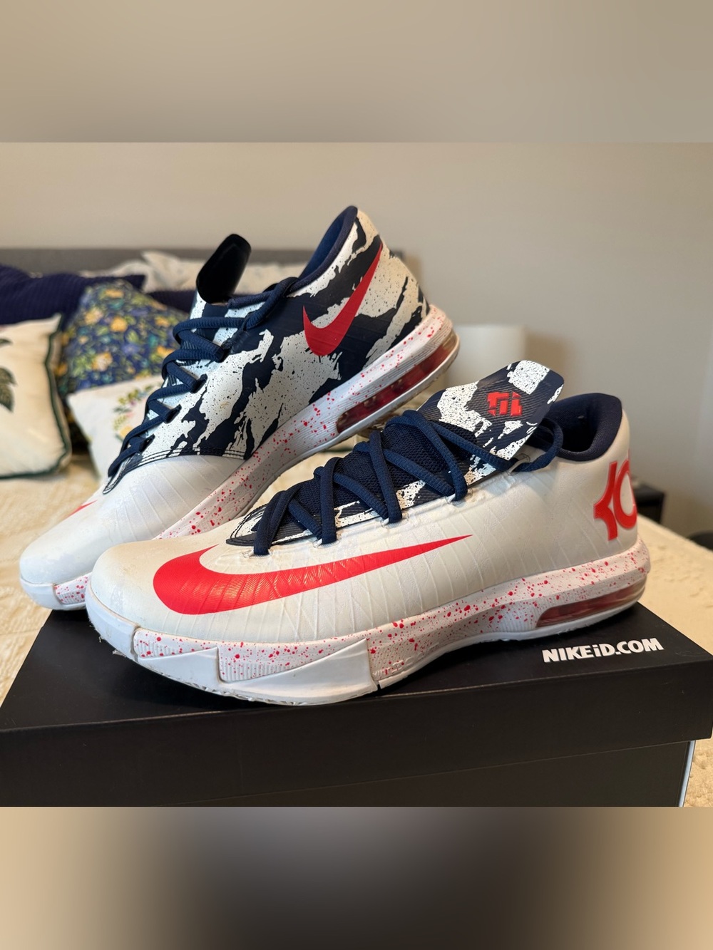 Nike Kevin Durant White, Navy & Red Basketball Shows